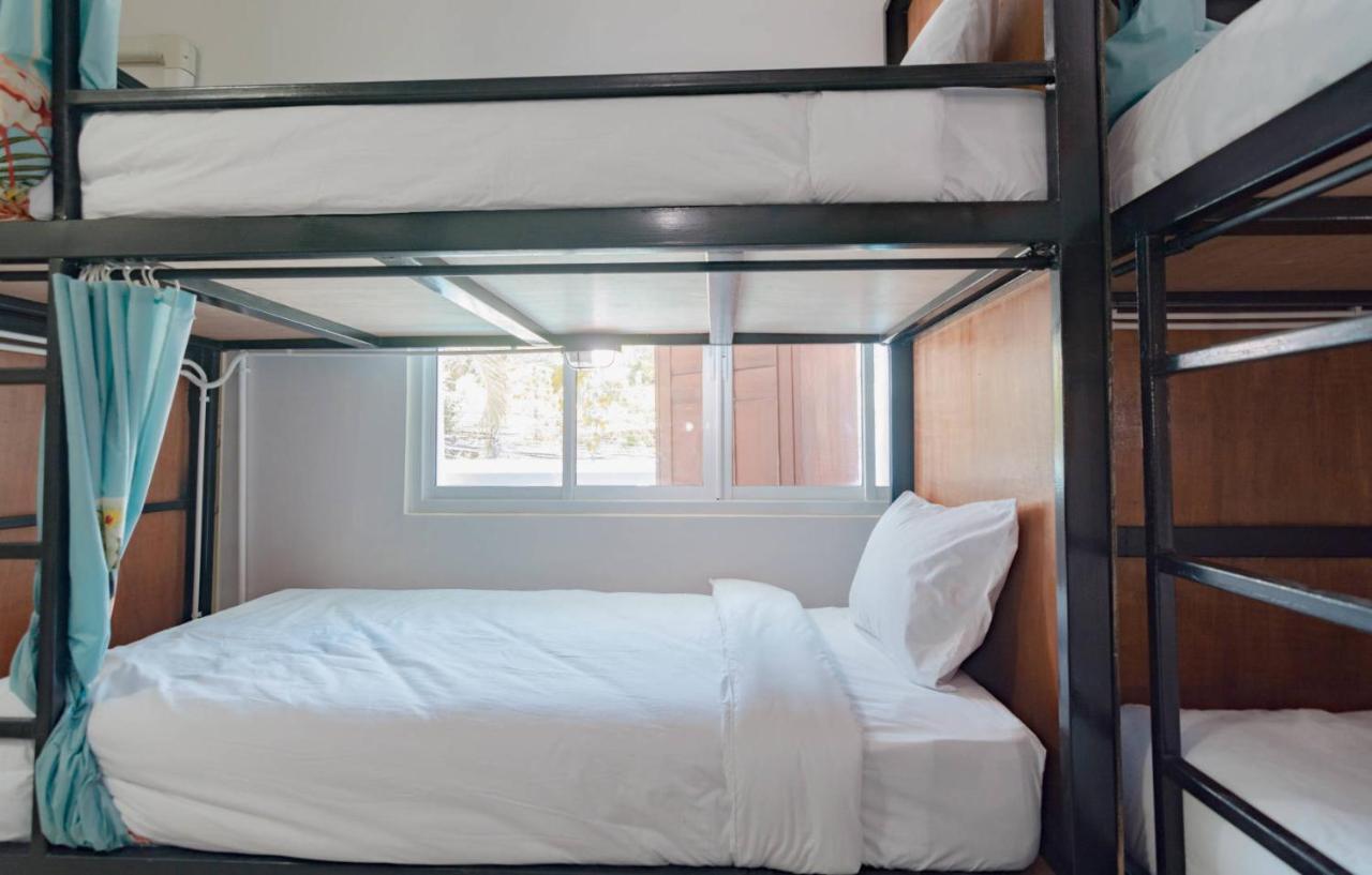 Bed At Beach Hostel Phuket Exterior foto